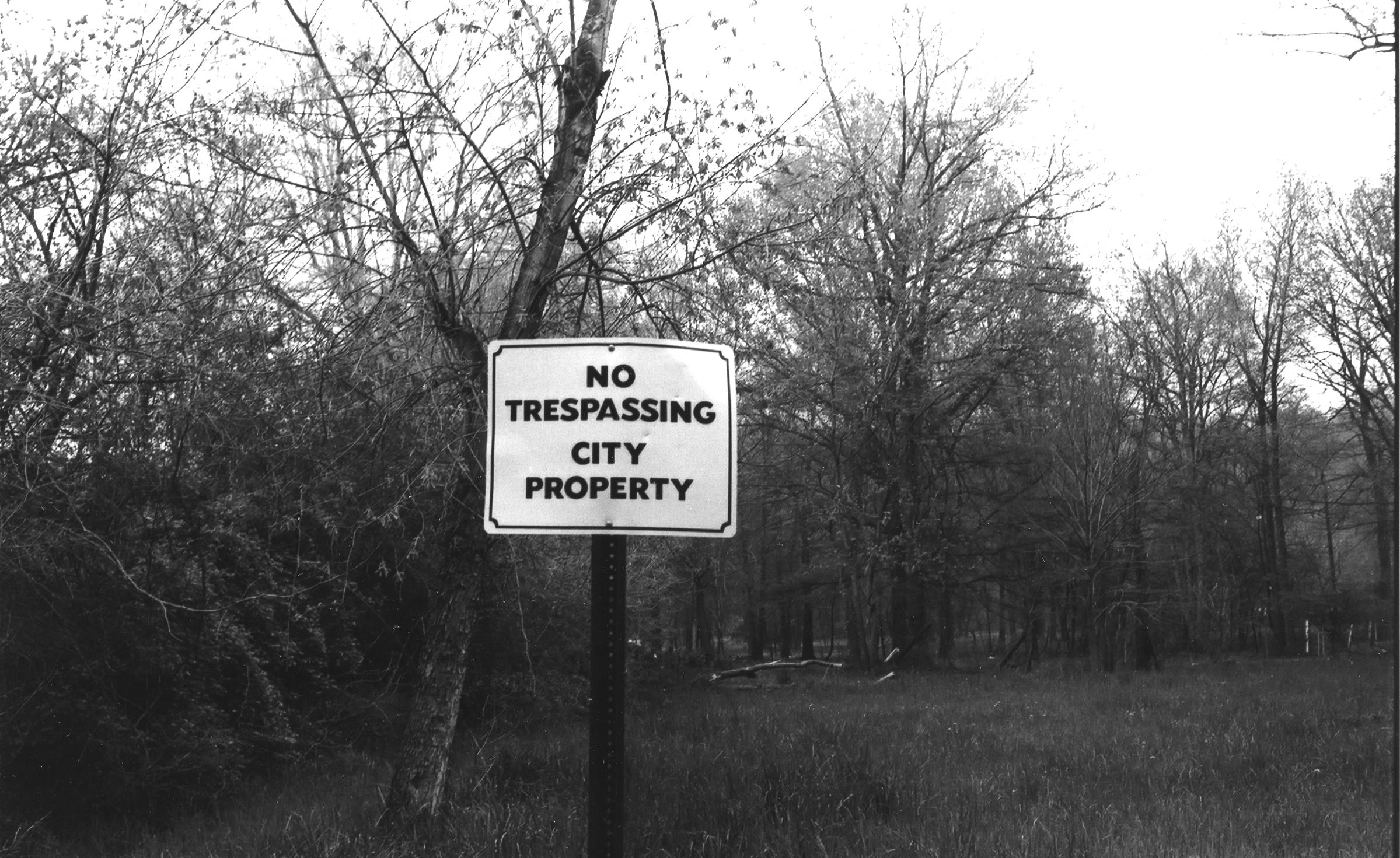 No trespassing sign 