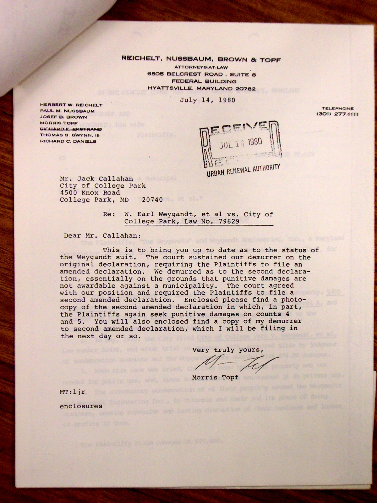 Memorandum from Jack Callahan to Leon Shore, enclosing a letter from Mr. Morris Topf giving the status of the Weygandt suit